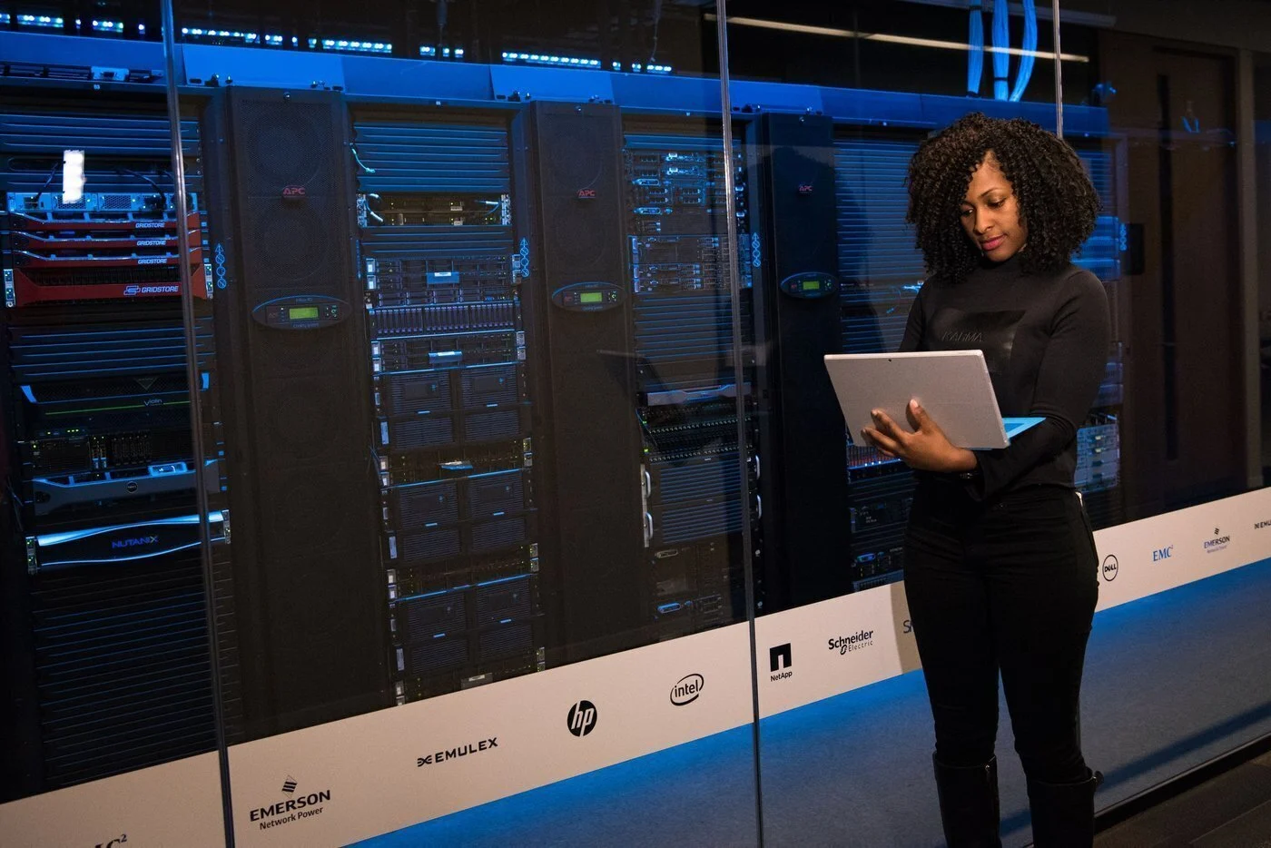 Lokale KI im Unternehmen: DSGVO und Self-Hosting